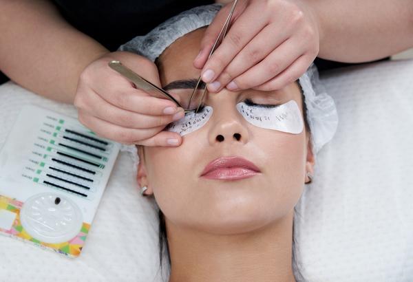 İpek Kirpik Zararlı mı?